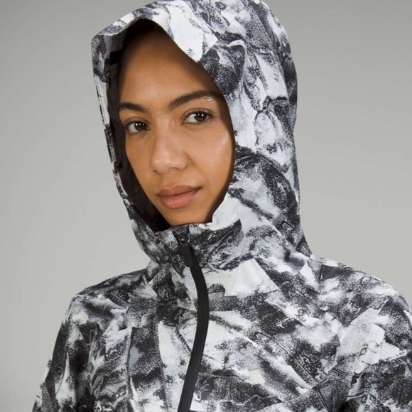 Lululemon Break A Trail Jacket Take Flight Grey Multi Hooded Windbreaker 8 EUC - Picture 4 of 9